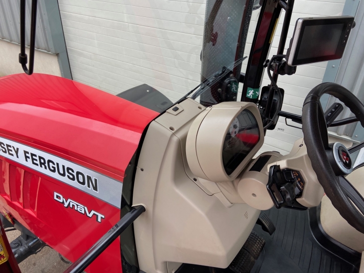 Massey Ferguson 7724S Efficient