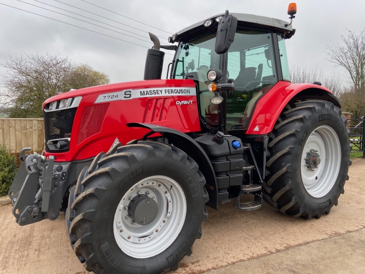 Massey Ferguson 7724S Efficient