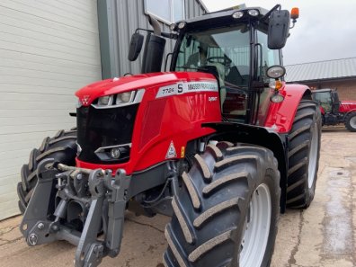 Massey Ferguson 7724S Efficient