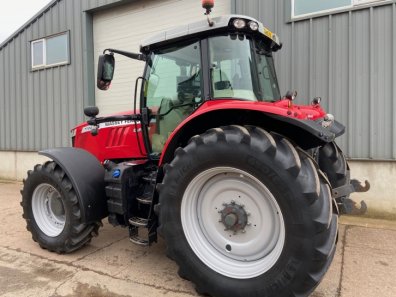 Massey Ferguson 7724S Efficient