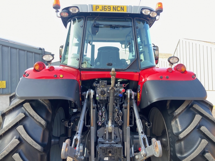 Massey Ferguson 7718S Efficient