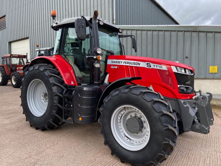 Massey Ferguson 7718S Efficient