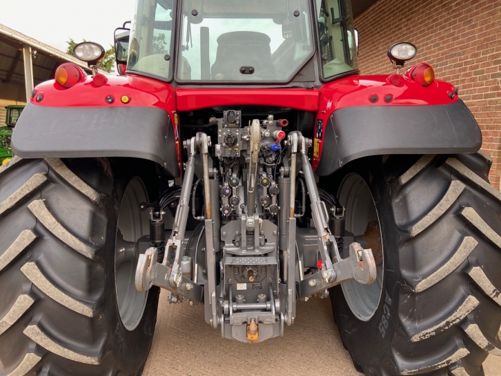 Massey Ferguson 7718S Efficient