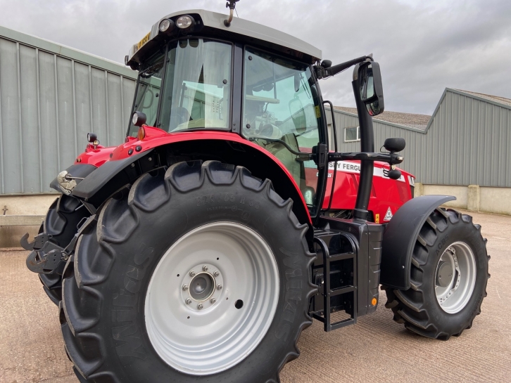 Massey Ferguson 7718S Efficient
