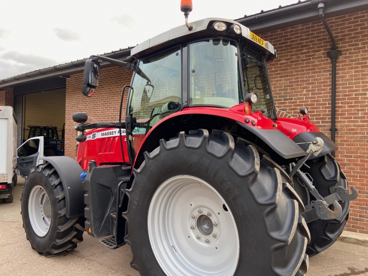 Massey Ferguson 7718S Efficient
