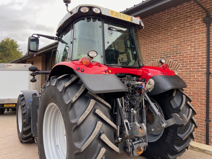 Massey Ferguson 7718S Efficient
