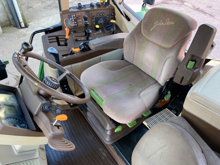 John Deere 6610