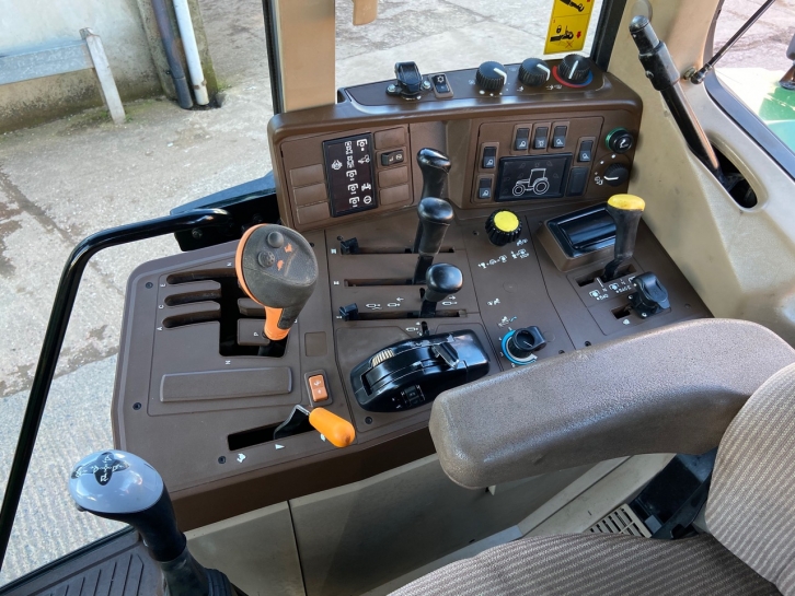 John Deere 6610