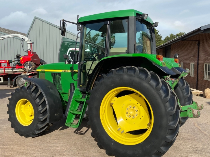 John Deere 6610