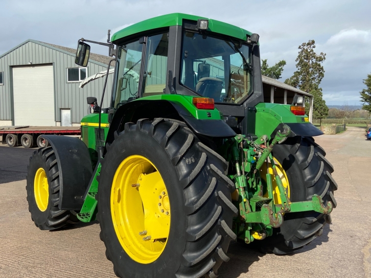 John Deere 6610