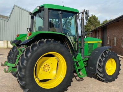 John Deere 6610
