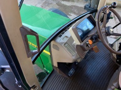 John Deere 6610