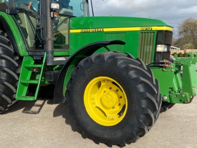John Deere 6610