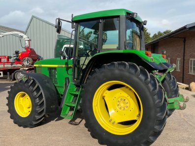 John Deere 6610