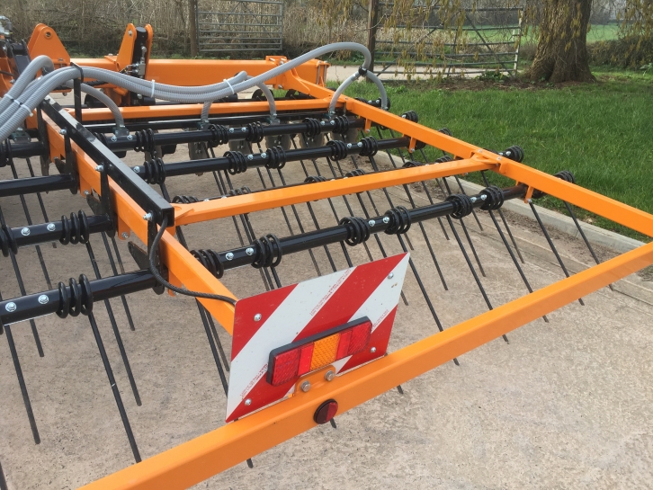 Mzuri Rezult straw rake