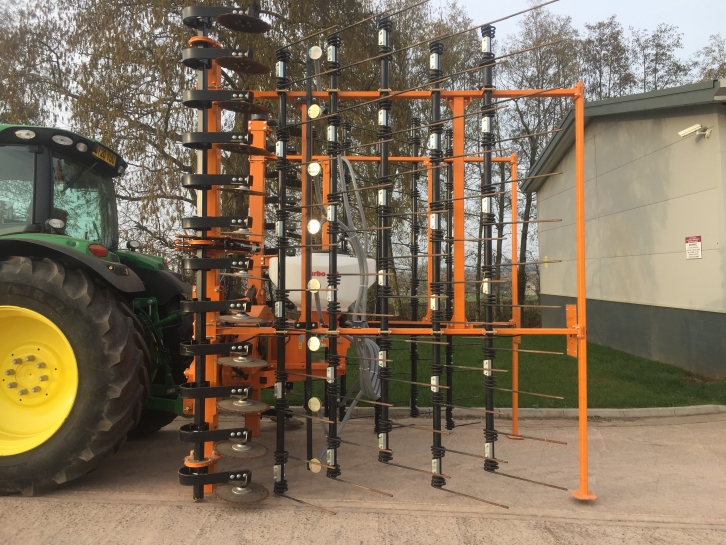 Mzuri Rezult straw rake