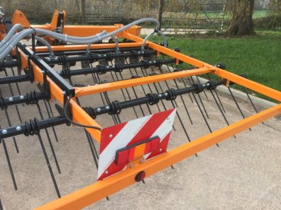 Mzuri Rezult straw rake