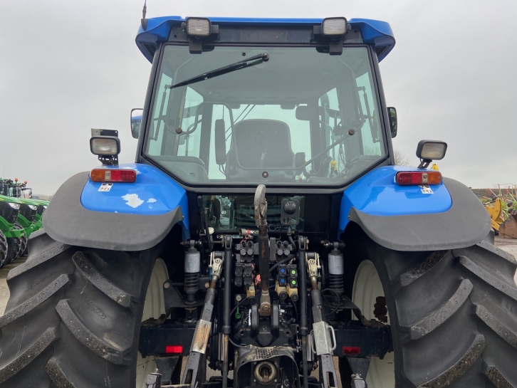 New Holland TM155