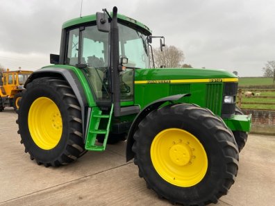 John Deere 6910