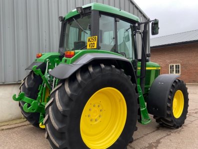 John Deere 6910