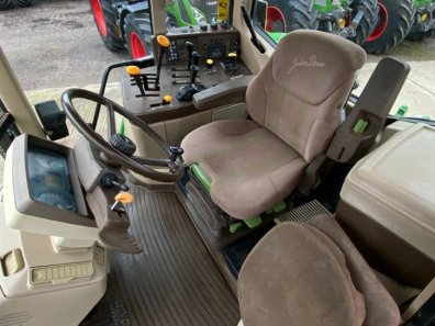 John Deere 6910