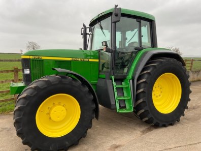 John Deere 6910