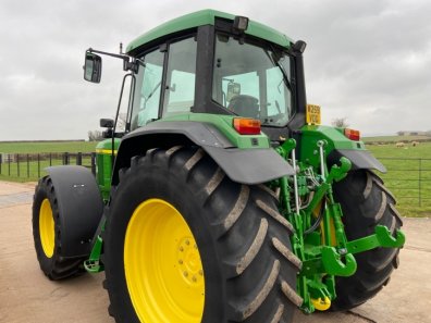 John Deere 6910