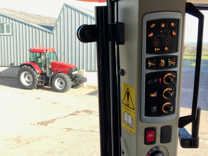Massey Ferguson 7718S Efficient