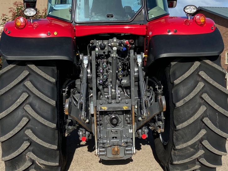 Massey Ferguson 7718S Efficient