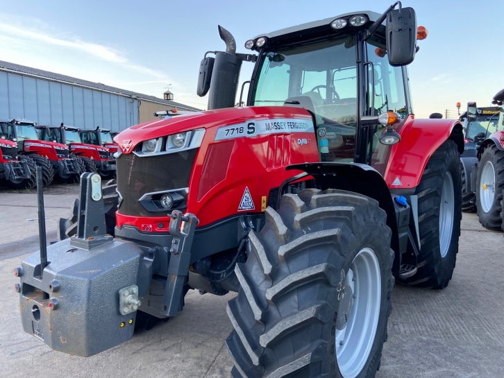 Massey Ferguson 7718S Efficient