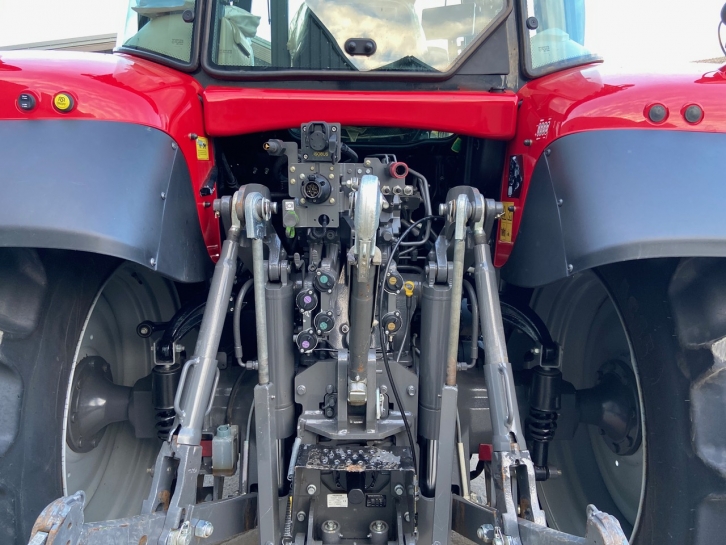 Massey Ferguson 7718S Efficient