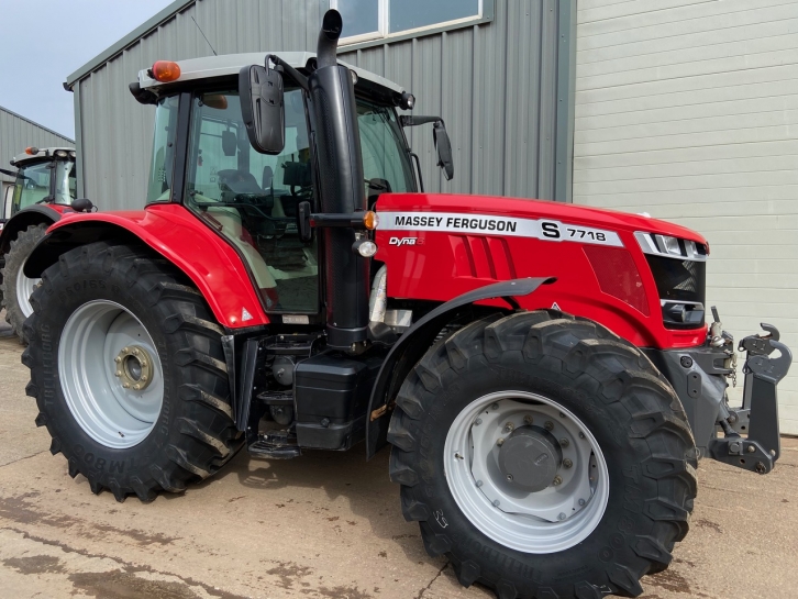 Massey Ferguson 7718S Efficient