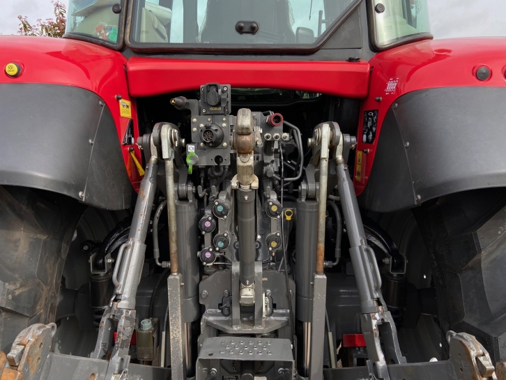 Massey Ferguson 7718S Efficient