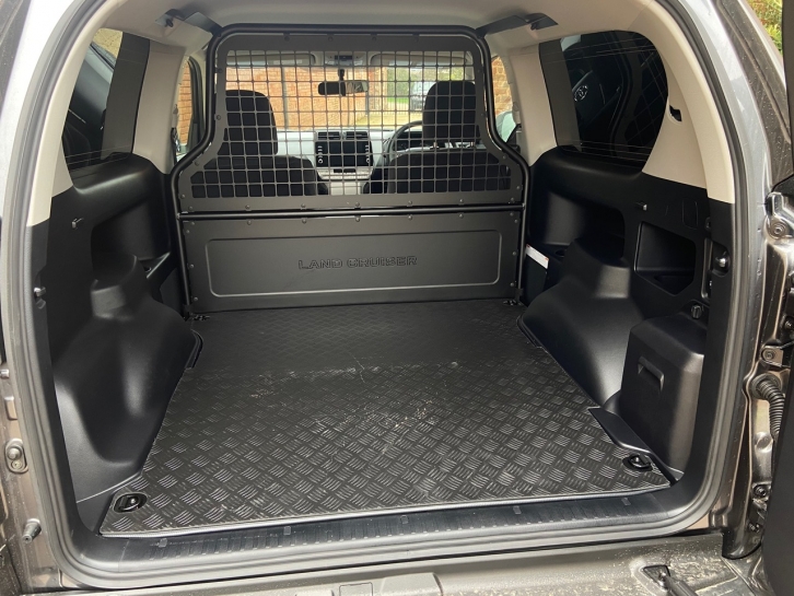 Toyota Landcruiser commercial Active 2.8 diesel