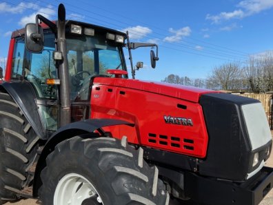 Valtra 8350