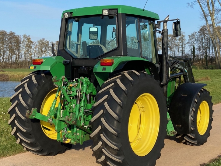 John Deere 6510