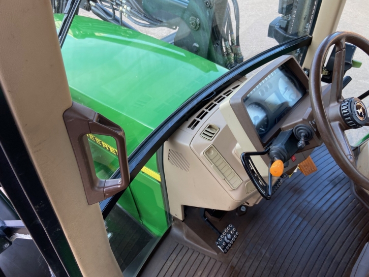 John Deere 6510