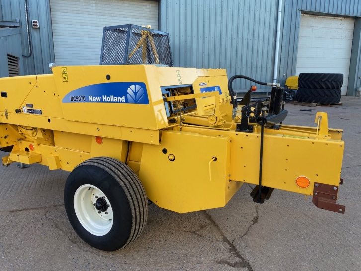 New Holland BC 5070 conventional baler