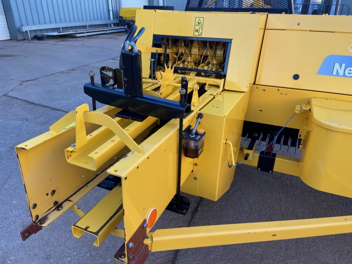 New Holland BC 5070 conventional baler