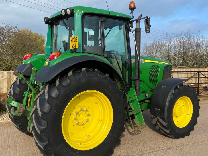 John Deere 6820