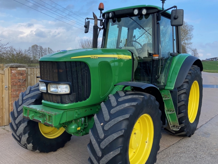 John Deere 6820