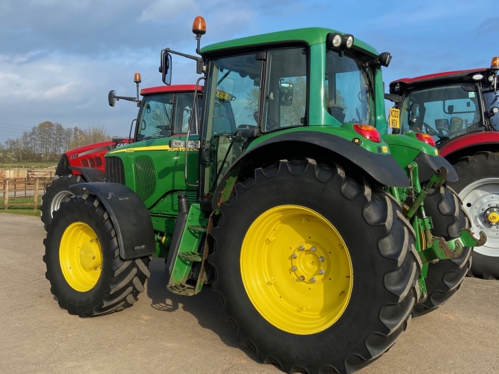 John Deere 6820