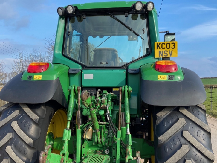 John Deere 6820