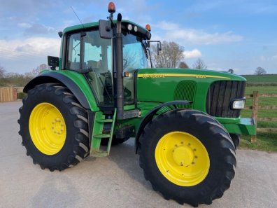 John Deere 6820