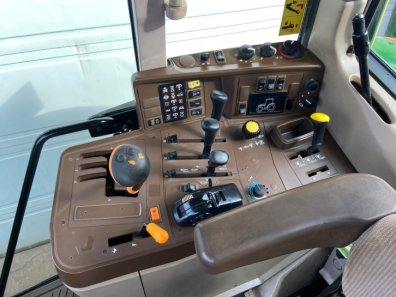 John Deere 6820