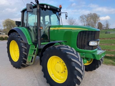 John Deere 6820