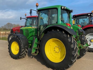 John Deere 6820