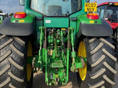 John Deere 6820
