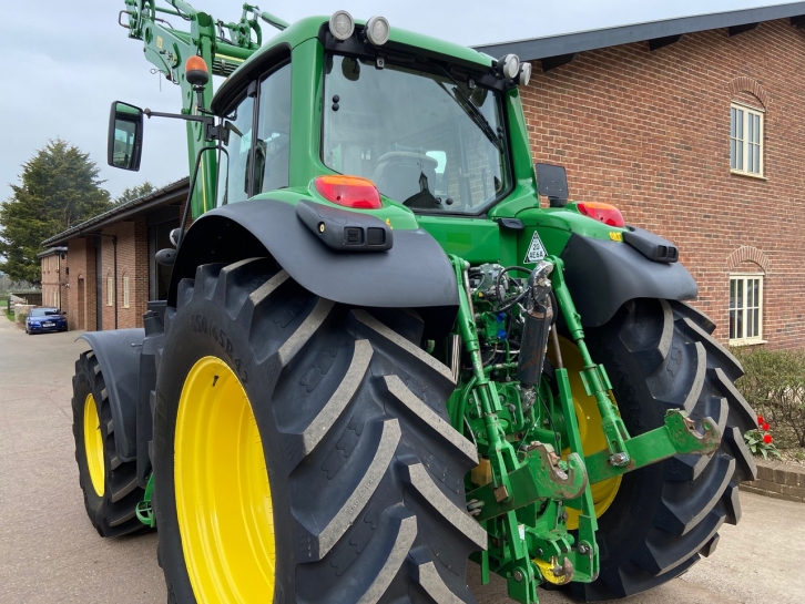 John Deere 7530