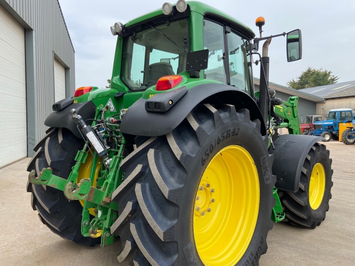John Deere 7530
